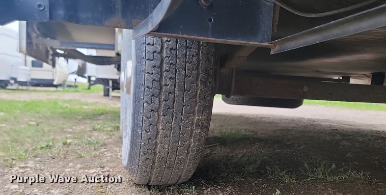 image for item NZ9822 2009 Heartland RV 3355RL Big Country camper