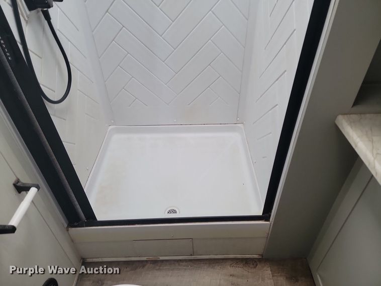 image for item NZ9824 2021 Forest River  Vibe 33RK camper