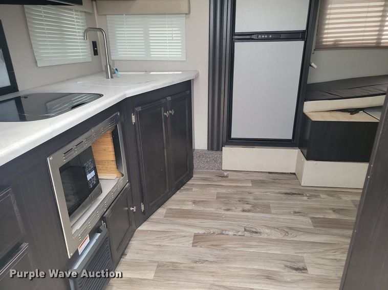 image for item NZ9827 2020 Ventrure RV Sonic camper