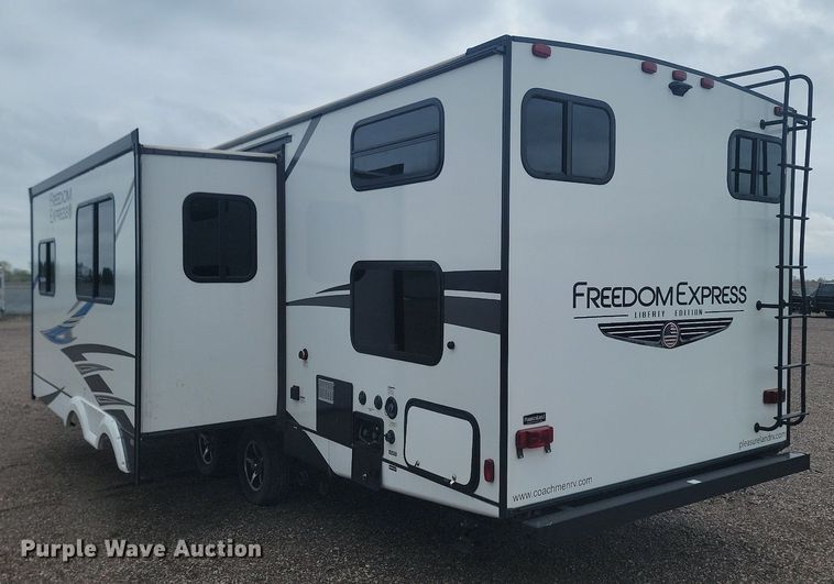 image for item NZ9828 2021 Forest River Freedom Express camper