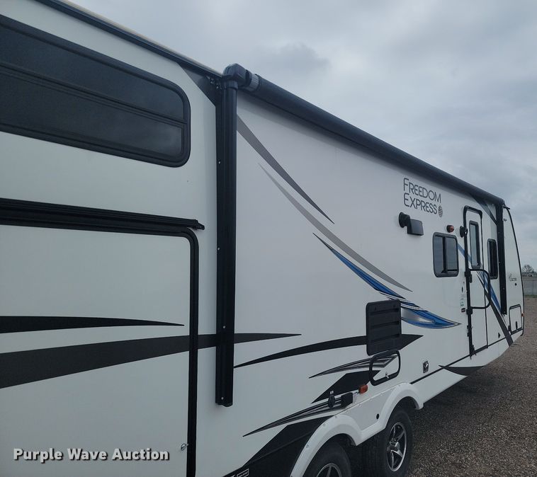 image for item NZ9828 2021 Forest River Freedom Express camper