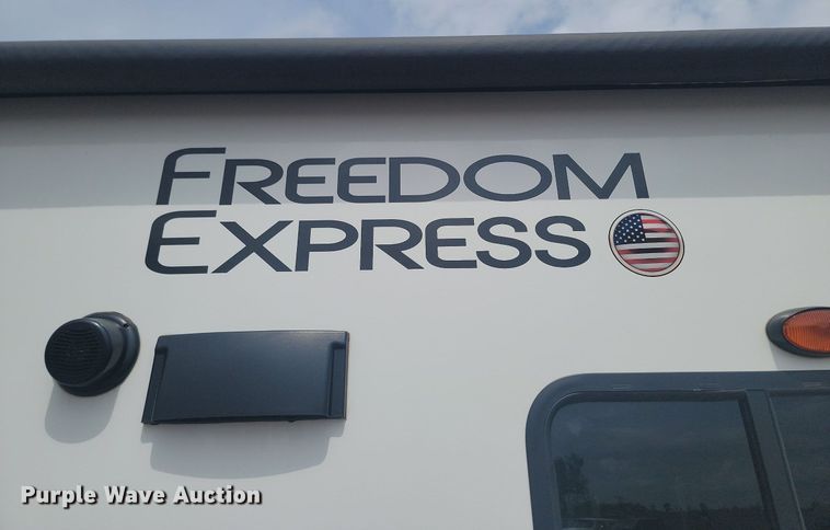 image for item NZ9828 2021 Forest River Freedom Express camper