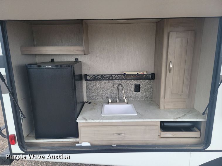 image for item NZ9828 2021 Forest River Freedom Express camper