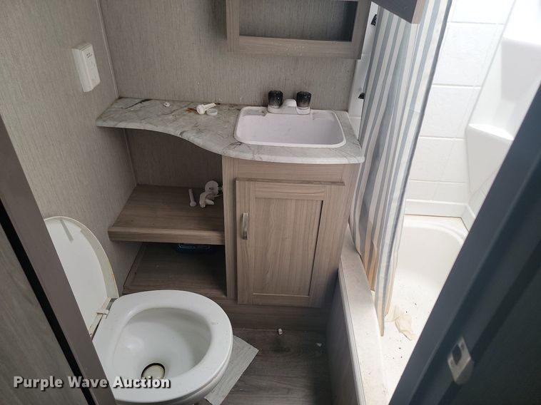 image for item NZ9828 2021 Forest River Freedom Express camper