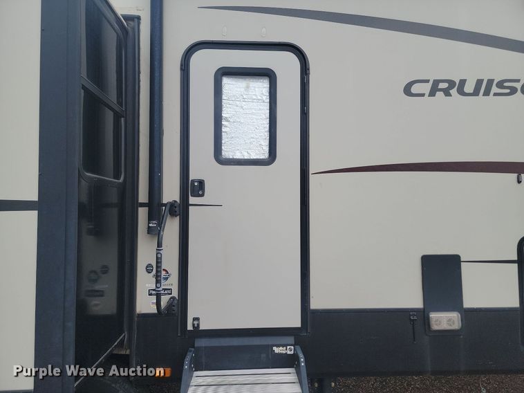 image for item NZ9829 2018 Keystone RV Cruiser 3451FB18 camper