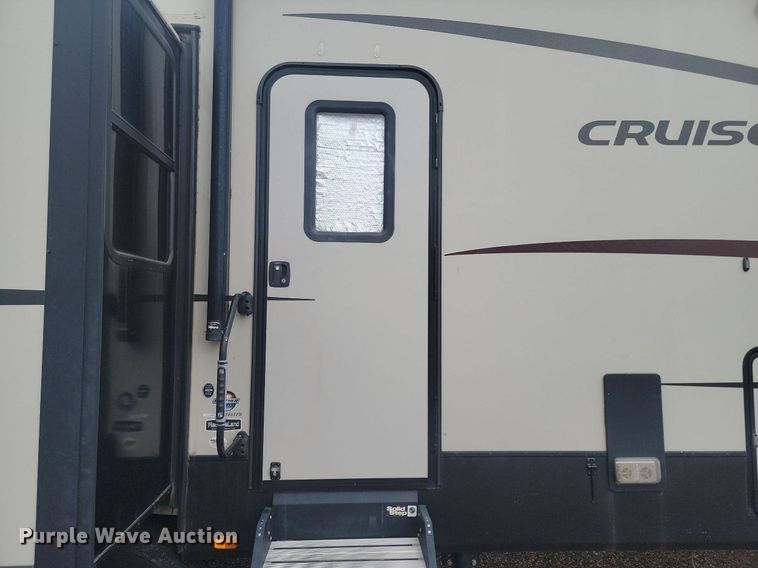 image for item NZ9829 2018 Keystone RV Cruiser 3451FB18 camper