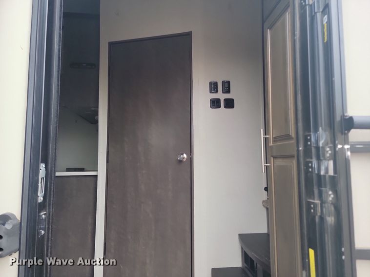 image for item NZ9829 2018 Keystone RV Cruiser 3451FB18 camper