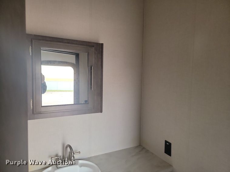 image for item NZ9829 2018 Keystone RV Cruiser 3451FB18 camper