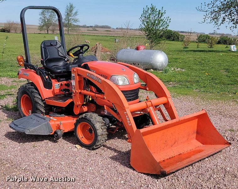image for item NZ9856 2005 Kubota  BX2350 MFWD tractor