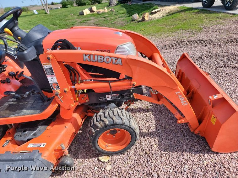image for item NZ9856 2005 Kubota  BX2350 MFWD tractor