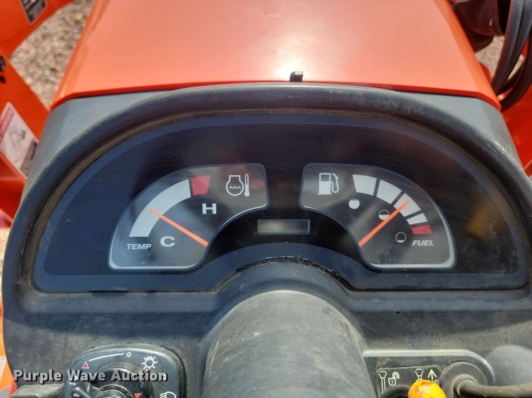 image for item NZ9856 2005 Kubota  BX2350 MFWD tractor