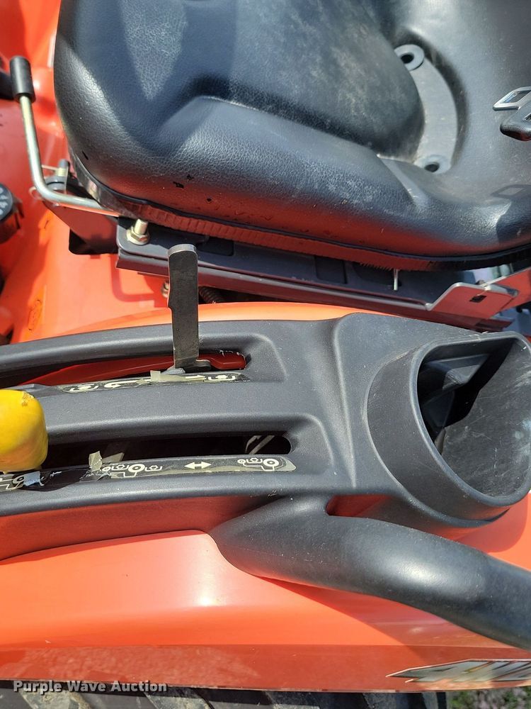 image for item NZ9856 2005 Kubota  BX2350 MFWD tractor