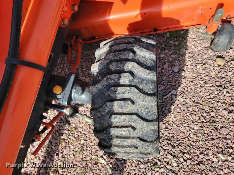 image for item NZ9856 2005 Kubota  BX2350 MFWD tractor