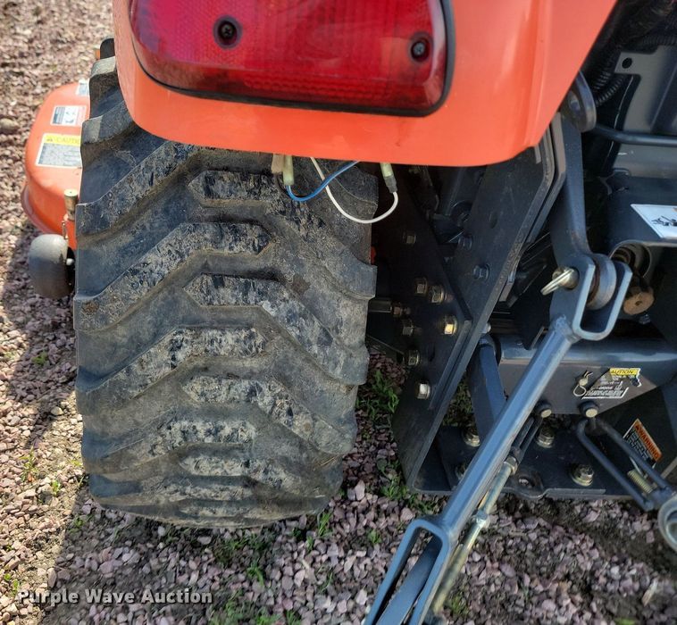 image for item NZ9856 2005 Kubota  BX2350 MFWD tractor