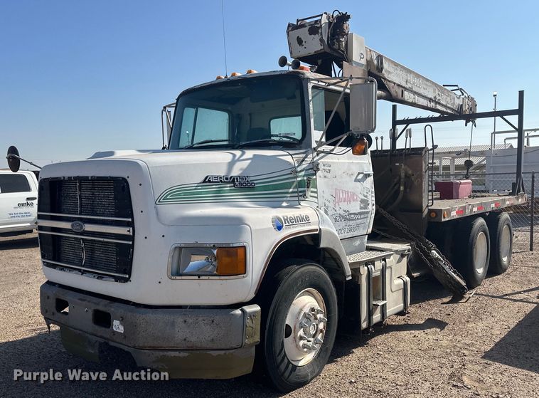 image for item OC9459 1990 Ford AeroMax L9000 crane truck