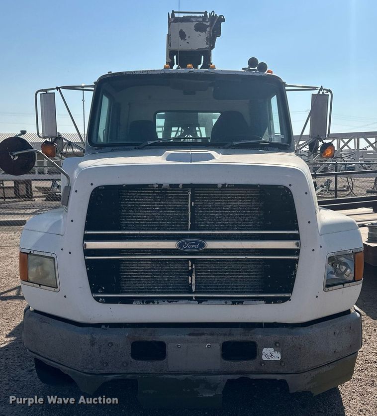 image for item OC9459 1990 Ford AeroMax L9000 crane truck