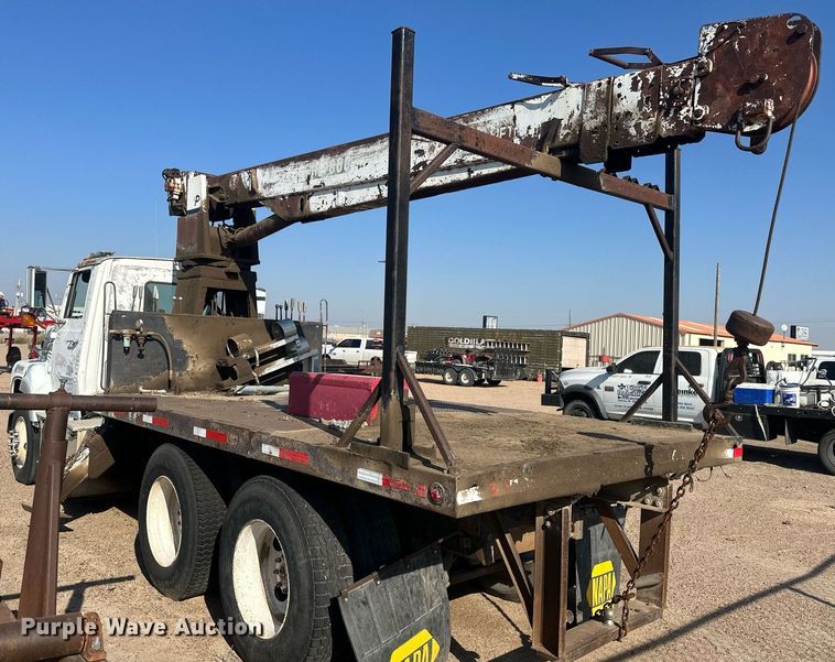 image for item OC9459 1990 Ford AeroMax L9000 crane truck