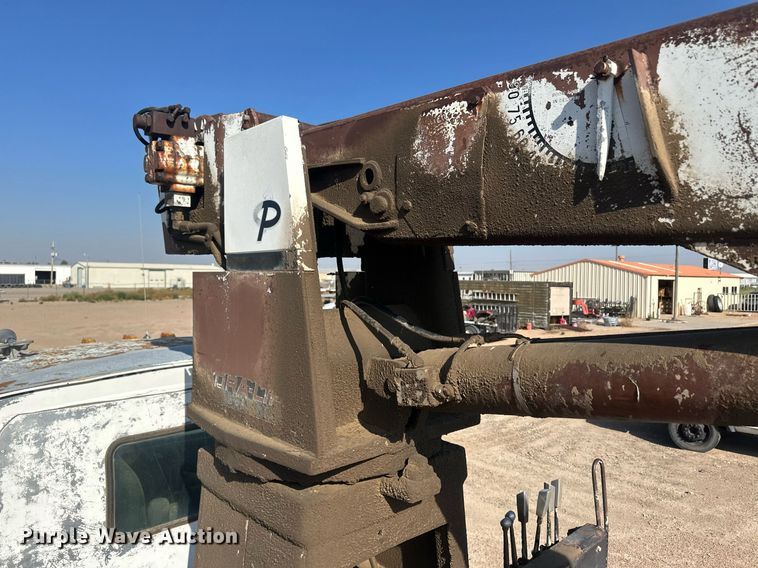 image for item OC9459 1990 Ford AeroMax L9000 crane truck