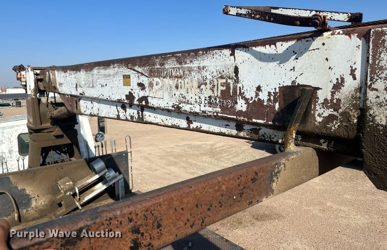 image for item OC9459 1990 Ford AeroMax L9000 crane truck