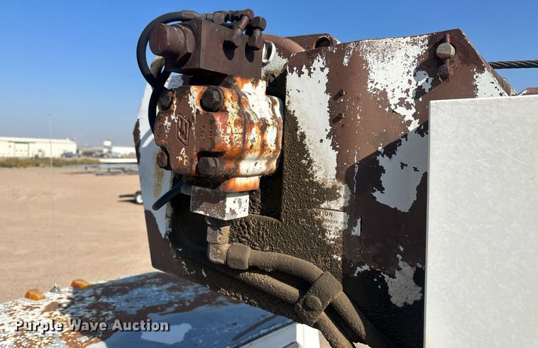 image for item OC9459 1990 Ford AeroMax L9000 crane truck