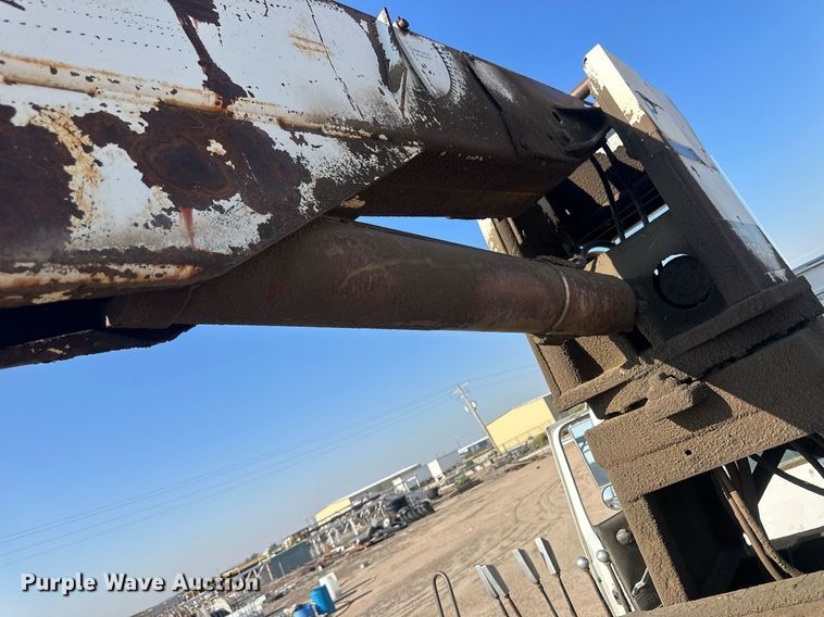 image for item OC9459 1990 Ford AeroMax L9000 crane truck