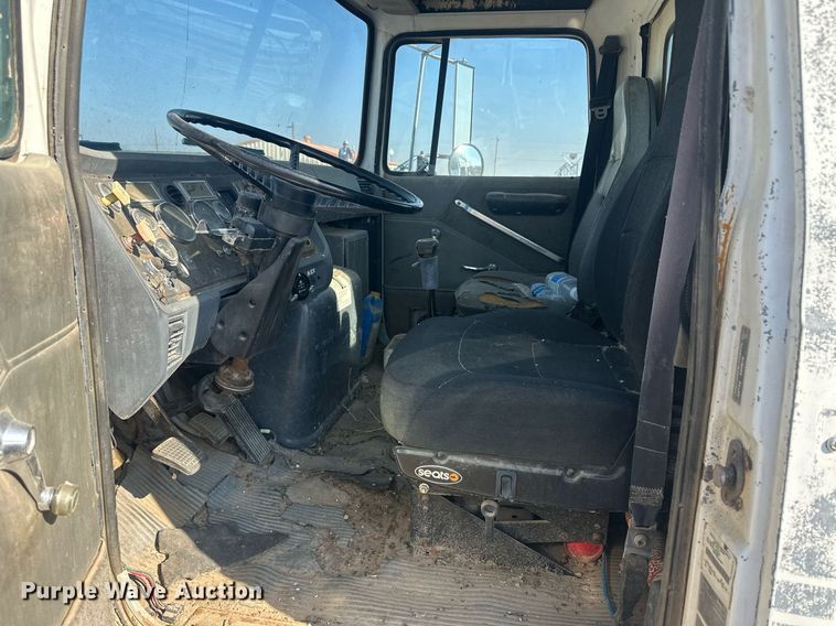 image for item OC9459 1990 Ford AeroMax L9000 crane truck