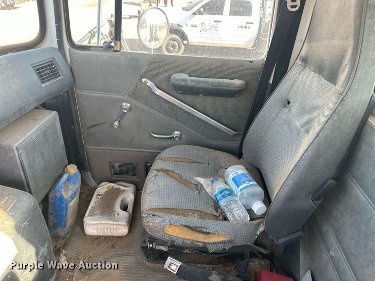 image for item OC9459 1990 Ford AeroMax L9000 crane truck