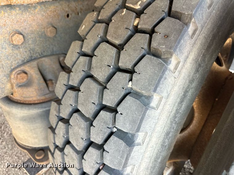 image for item OC9459 1990 Ford AeroMax L9000 crane truck