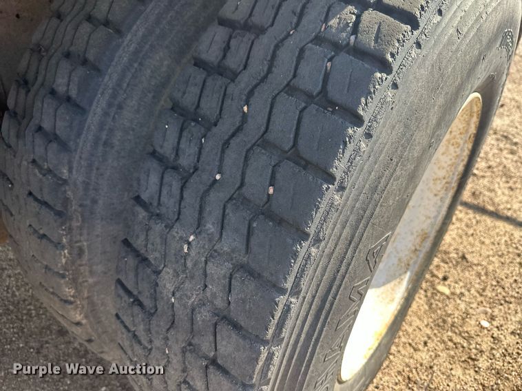 image for item OC9459 1990 Ford AeroMax L9000 crane truck