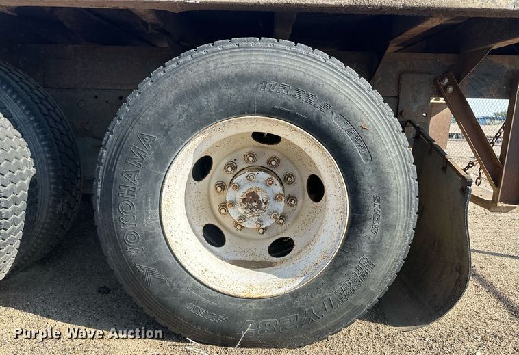 image for item OC9459 1990 Ford AeroMax L9000 crane truck