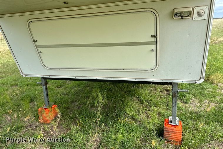 image for item OI9073 2005 Holiday Rambler Alumascape camper