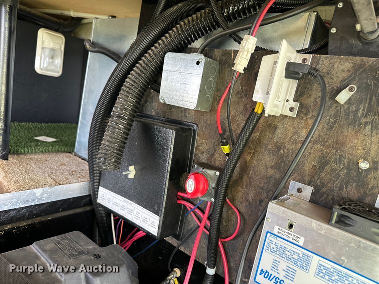 image for item OI9073 2005 Holiday Rambler Alumascape camper