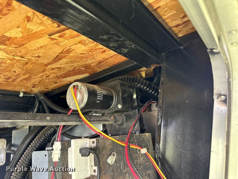 image for item OI9073 2005 Holiday Rambler Alumascape camper