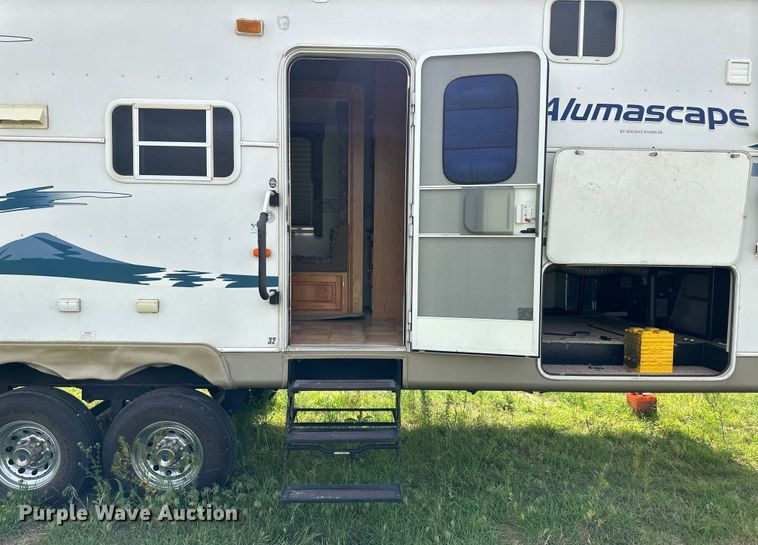 image for item OI9073 2005 Holiday Rambler Alumascape camper