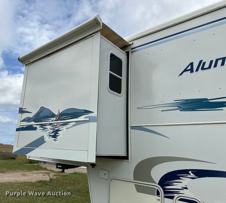 image for item OI9073 2005 Holiday Rambler Alumascape camper