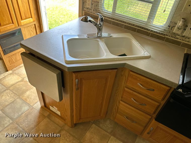 image for item OI9073 2005 Holiday Rambler Alumascape camper