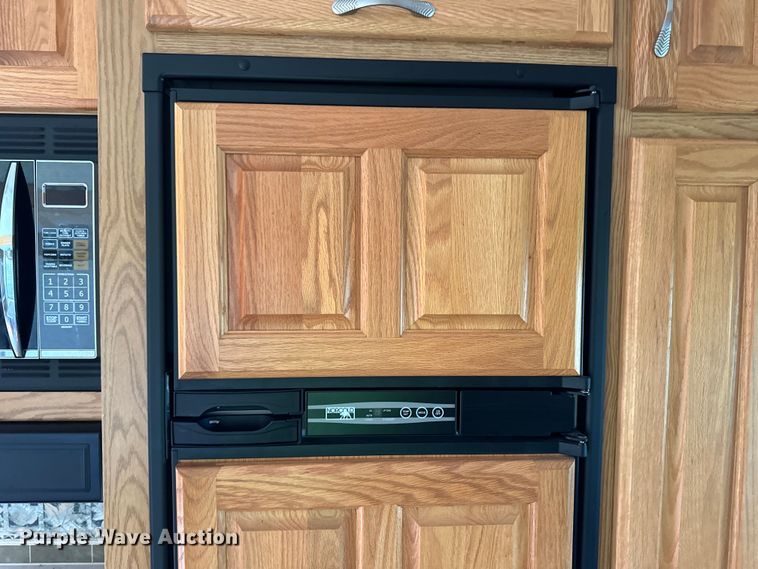 image for item OI9073 2005 Holiday Rambler Alumascape camper