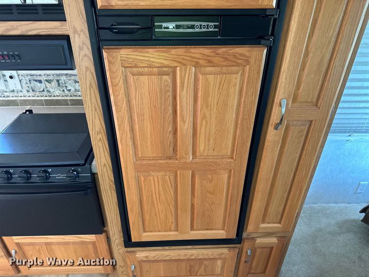 image for item OI9073 2005 Holiday Rambler Alumascape camper