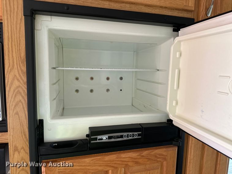 image for item OI9073 2005 Holiday Rambler Alumascape camper