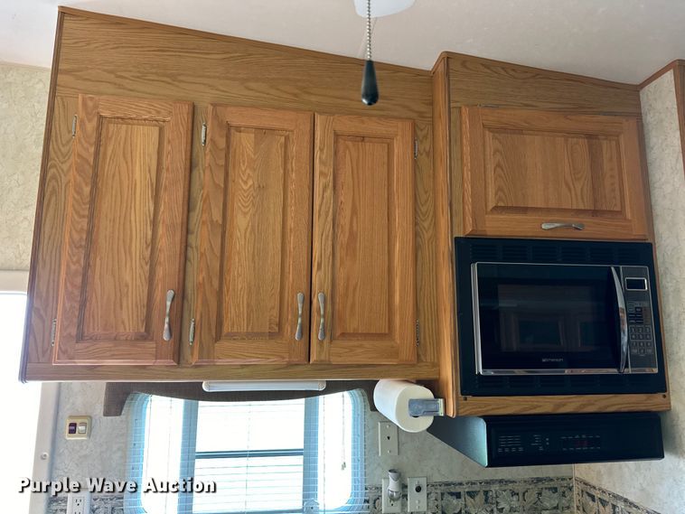 image for item OI9073 2005 Holiday Rambler Alumascape camper