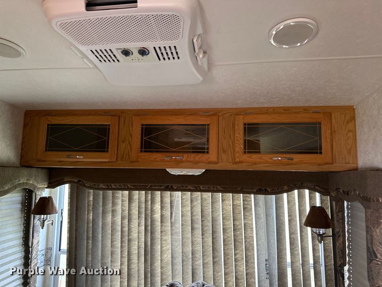 image for item OI9073 2005 Holiday Rambler Alumascape camper