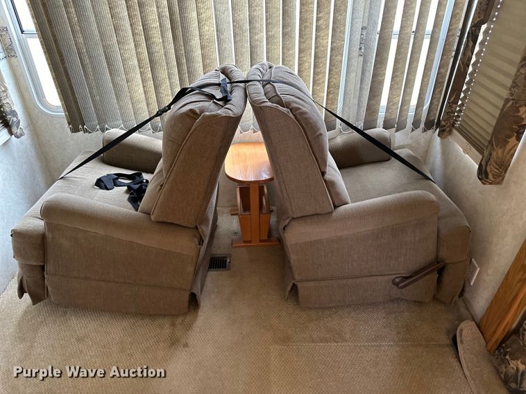 image for item OI9073 2005 Holiday Rambler Alumascape camper