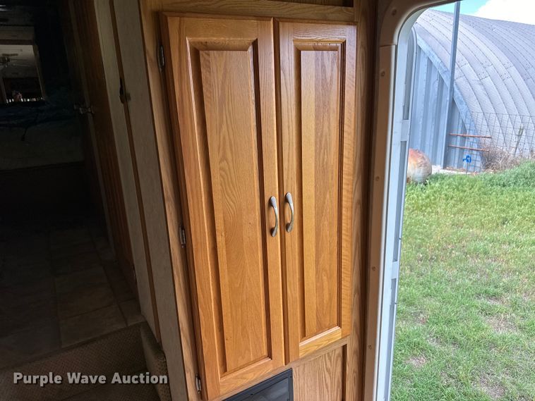 image for item OI9073 2005 Holiday Rambler Alumascape camper