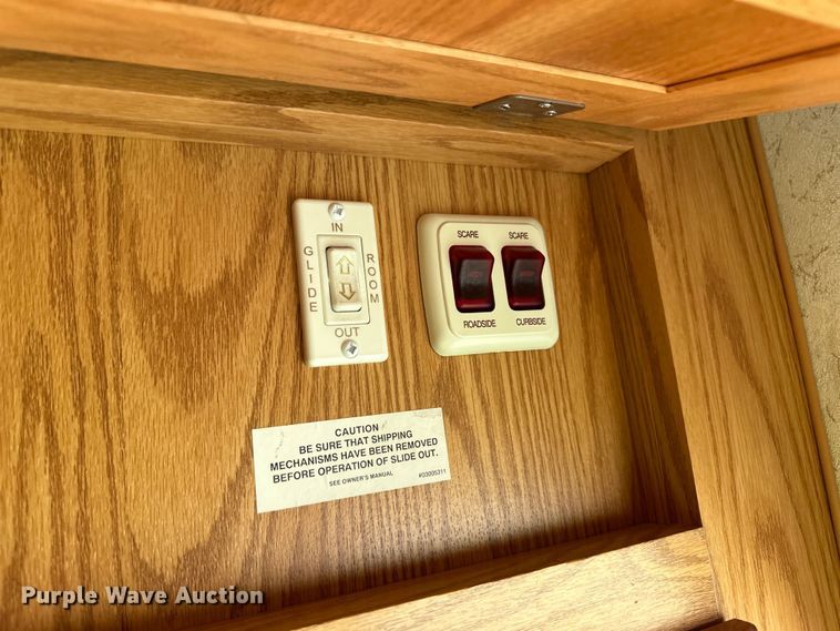 image for item OI9073 2005 Holiday Rambler Alumascape camper