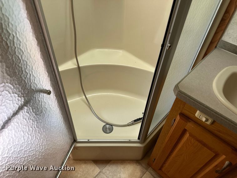 image for item OI9073 2005 Holiday Rambler Alumascape camper