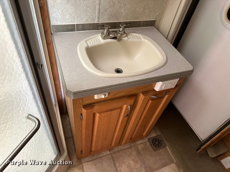 image for item OI9073 2005 Holiday Rambler Alumascape camper