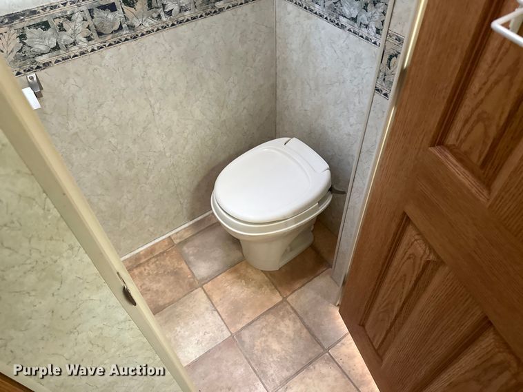 image for item OI9073 2005 Holiday Rambler Alumascape camper