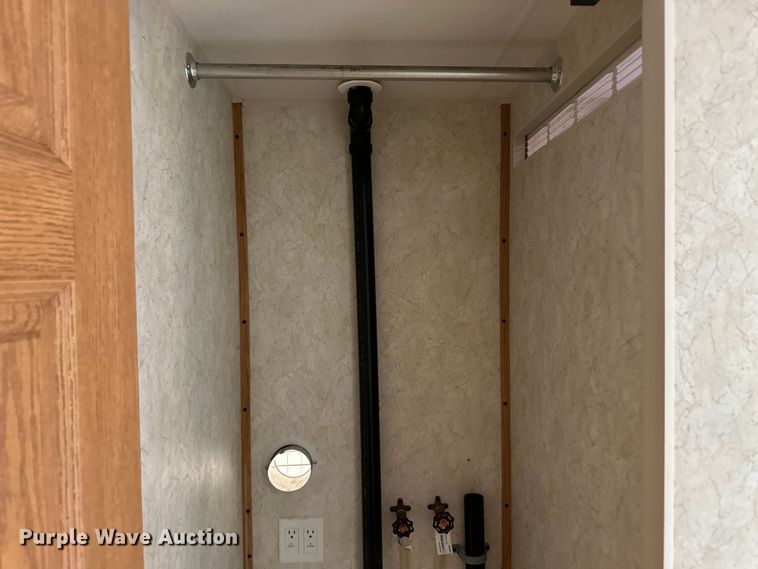 image for item OI9073 2005 Holiday Rambler Alumascape camper