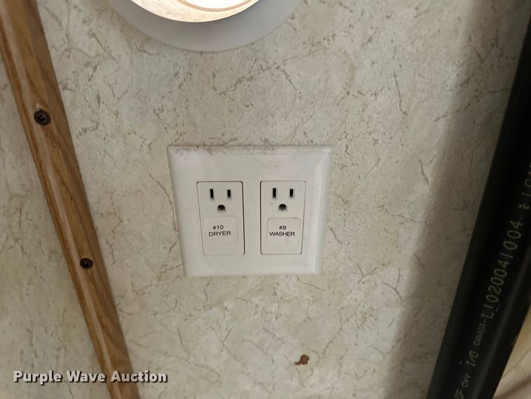 image for item OI9073 2005 Holiday Rambler Alumascape camper