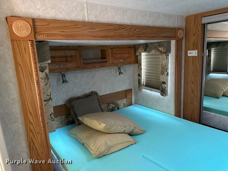 image for item OI9073 2005 Holiday Rambler Alumascape camper